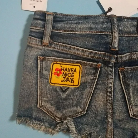 NWT Girls Hudson Jean Shorts with Patches - Picture 5 of 7
